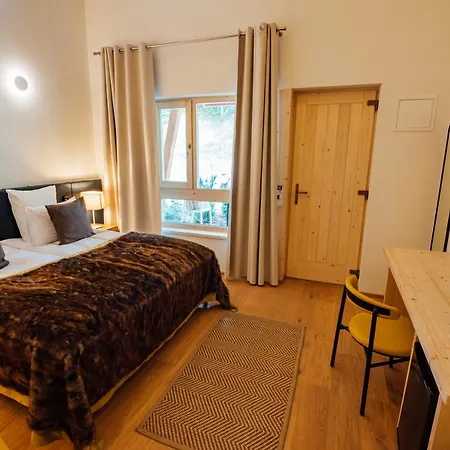 - Peakture & Grand Hotel 4*