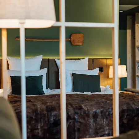 - Peakture & Grand Hotel 4*