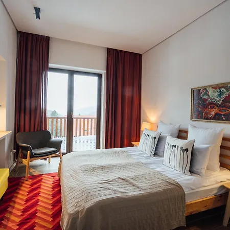 - Peakture & Grand Hotel 4*