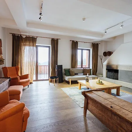 - Peakture & Grand Hotel