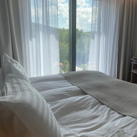 - Peakture & Grand 4*