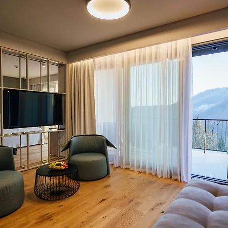 - Peakture & Grand Balvanyos